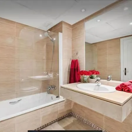 Apartment C127 Luxurious Designer Walk To Puerto Banus Marbella
